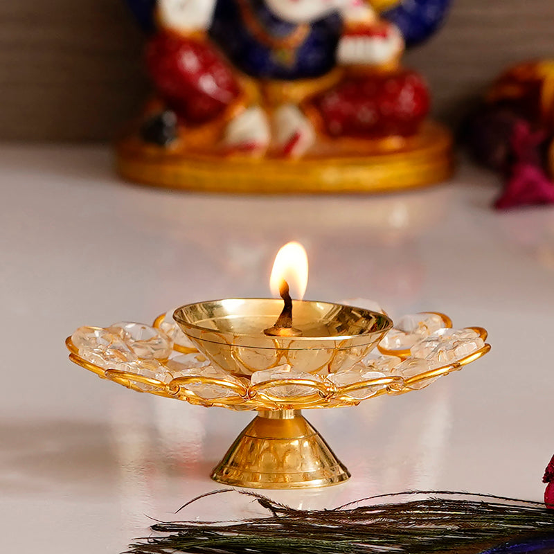 Buy Vintara Festive Diya - Set Of Six Diyas from Vaaree