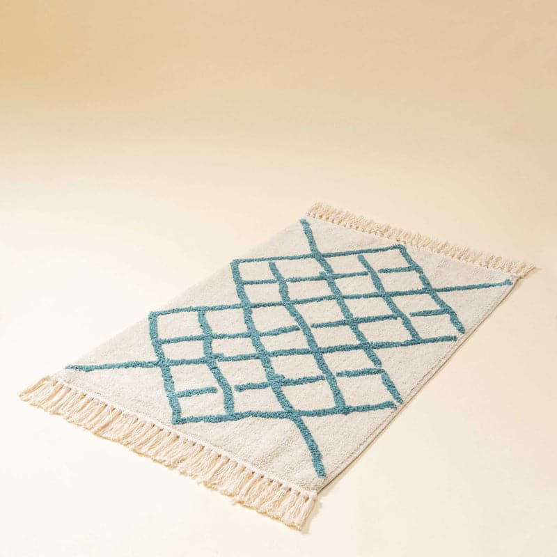 Buy Sinena Cotton Tufted Rug Rugs from Vaaree