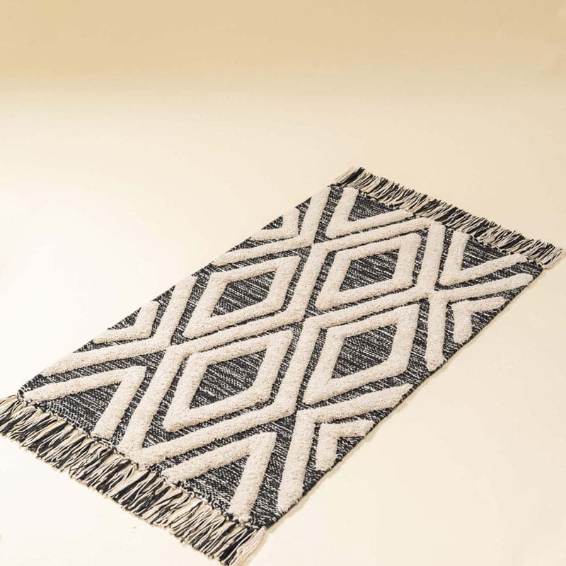 Buy Crosser Cotton Antiskid Tufted Rug Rugs from Vaaree