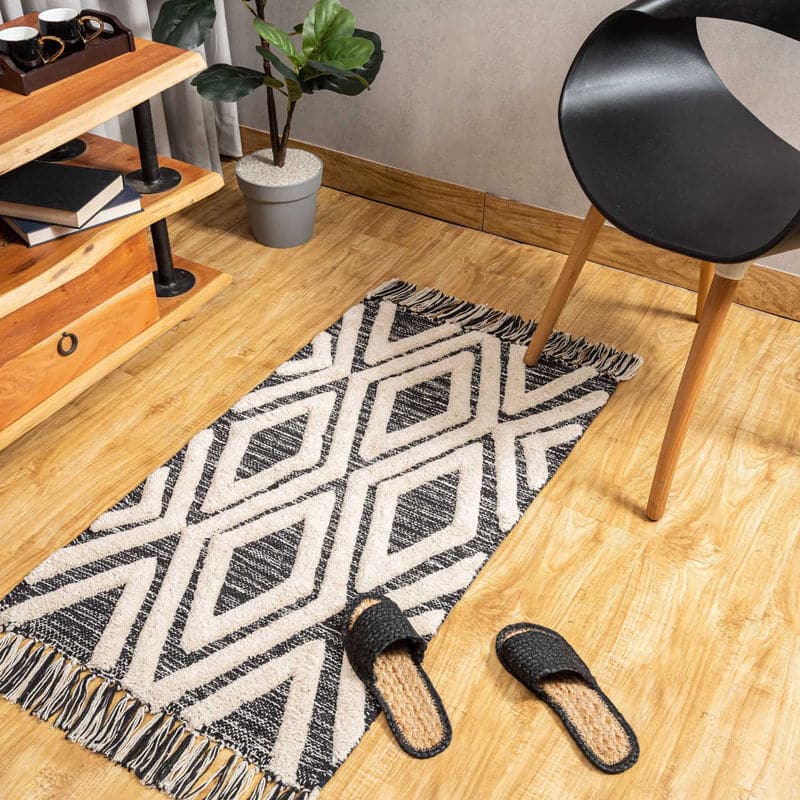 Buy Crosser Cotton Antiskid Tufted Rug Rugs from Vaaree