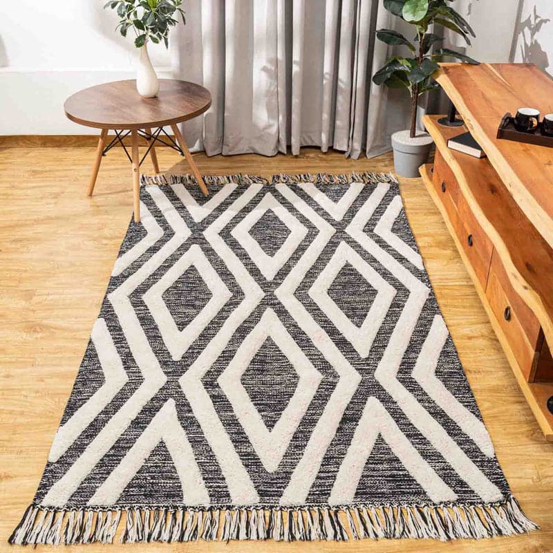 Buy Crosser Cotton Tufted Rug Rugs from Vaaree