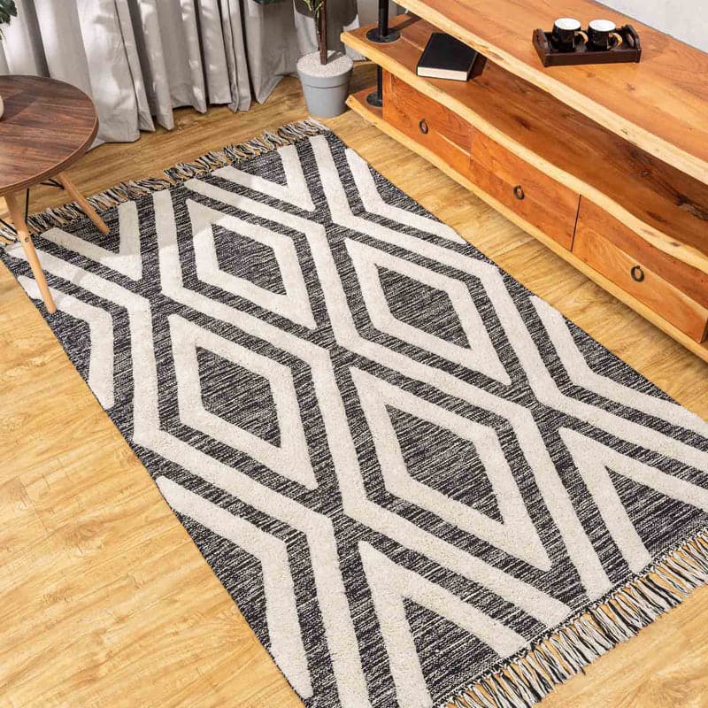 Buy Crosser Cotton Tufted Rug Rugs from Vaaree