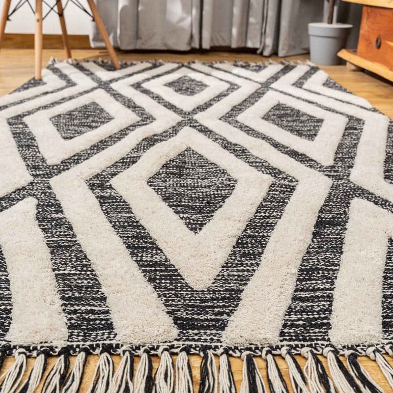 Buy Crosser Cotton Tufted Rug Rugs from Vaaree