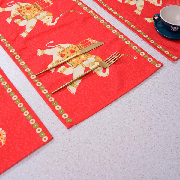 Buy Tusker Parade Table Runner & Placemat - Seven Piece Set Table Linen Set from Vaaree