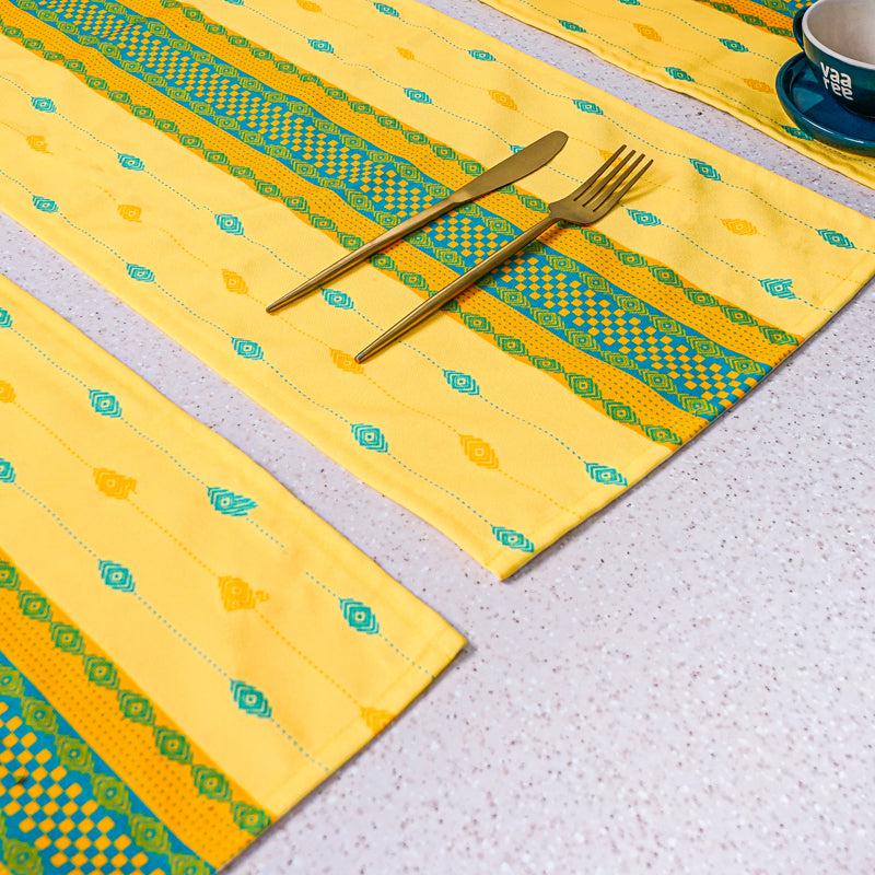 Buy Sambalpuri Elegance Table Runner & Placemat - Five Piece Set Table Linen Set from Vaaree