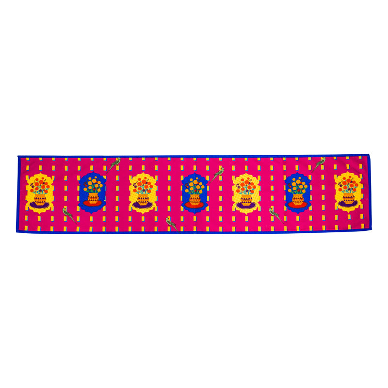 Buy Jharokha Delight Table Runner & Placemat - Seven Piece Set Table Linen Set from Vaaree