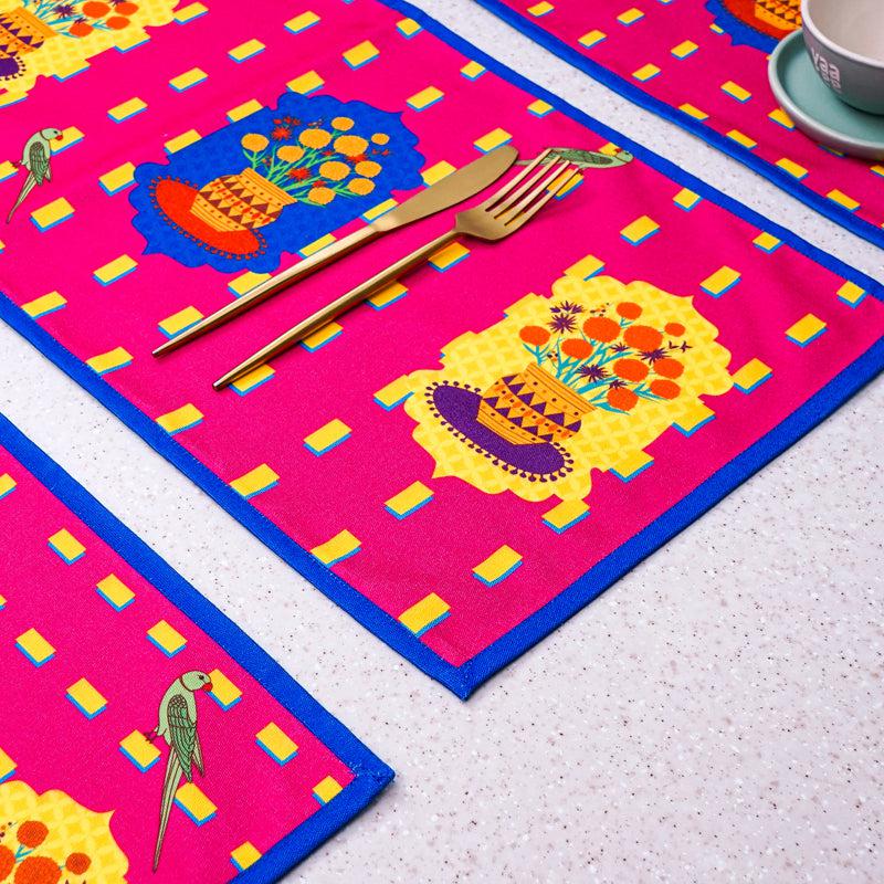 Buy Jharokha Delight Table Runner & Placemat - Seven Piece Set Table Linen Set from Vaaree