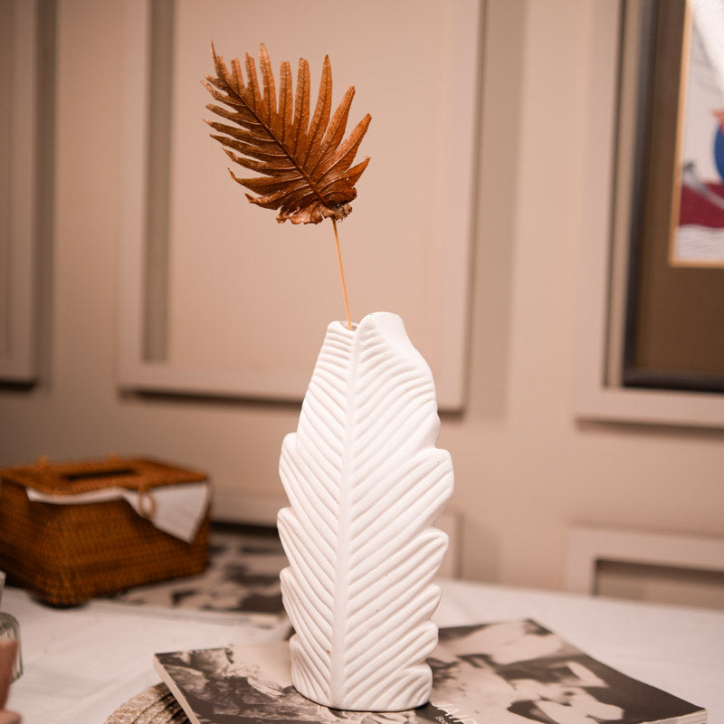 Buy Feather Freeze Vase Vase from Vaaree