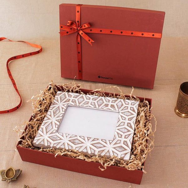 Buy Floral Wooden Photo Frame Gift Box Online in India | Gift Box on Vaaree