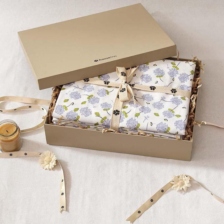 Buy Jolly Jive Bedding Gift Box - Set Of Three at Vaaree online | Beautiful Gift Box to choose from