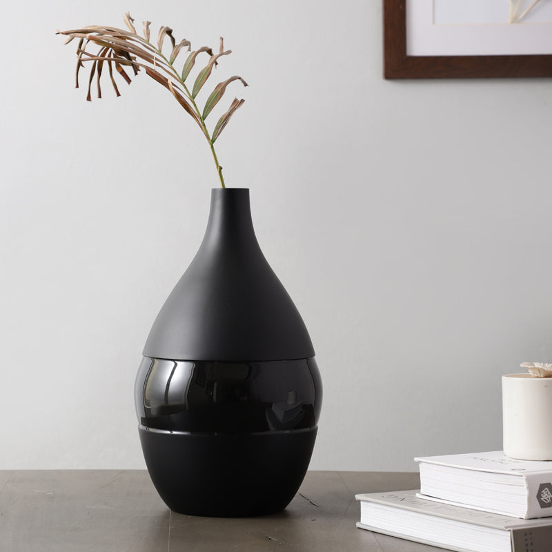 Buy Yato Enamel Vase (Black) - Large Vase from Vaaree