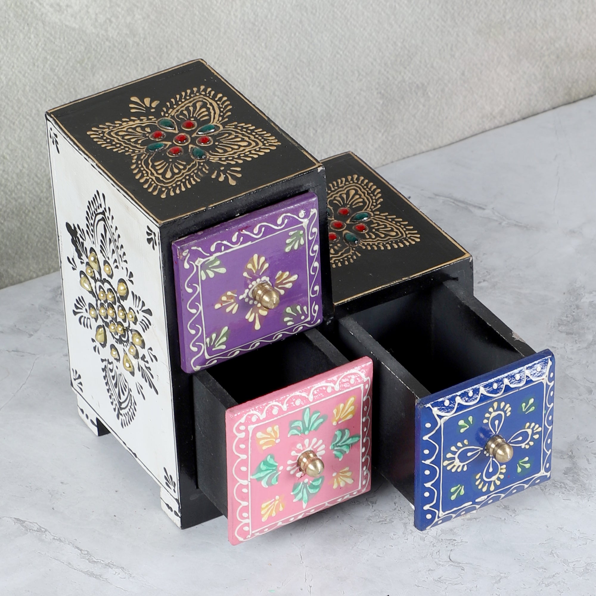 Buy Mitra Handpainted Jewellery Organizer Jewelbox from Vaaree