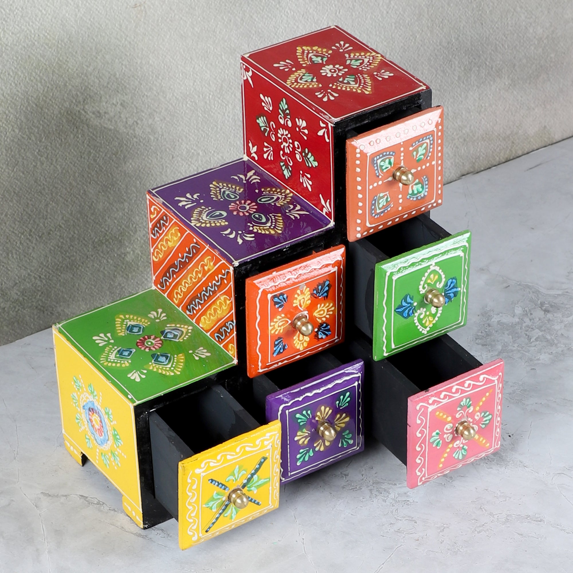 Buy Jillae Handpainted Jewellery Organizer Jewelbox from Vaaree