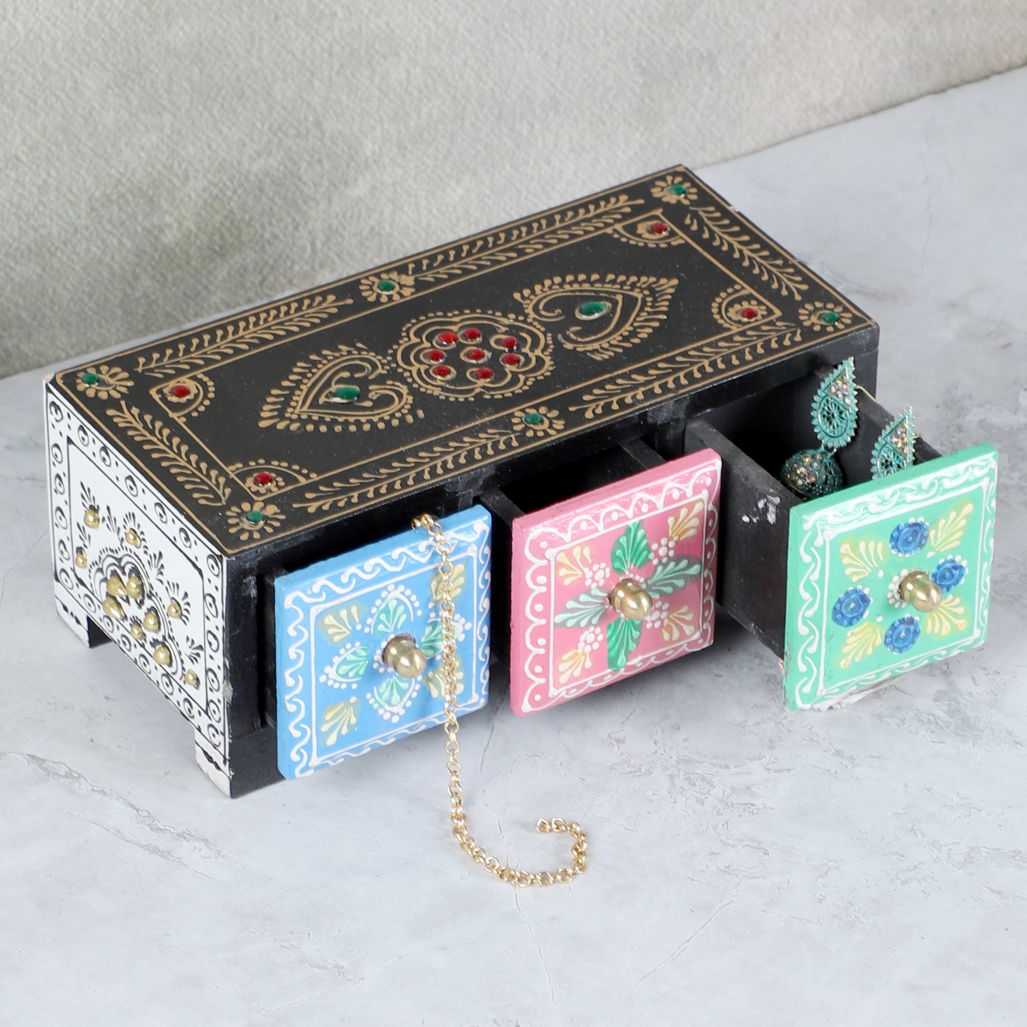 Buy Iavanya Handpainted Jewellery Organizer Jewelbox from Vaaree