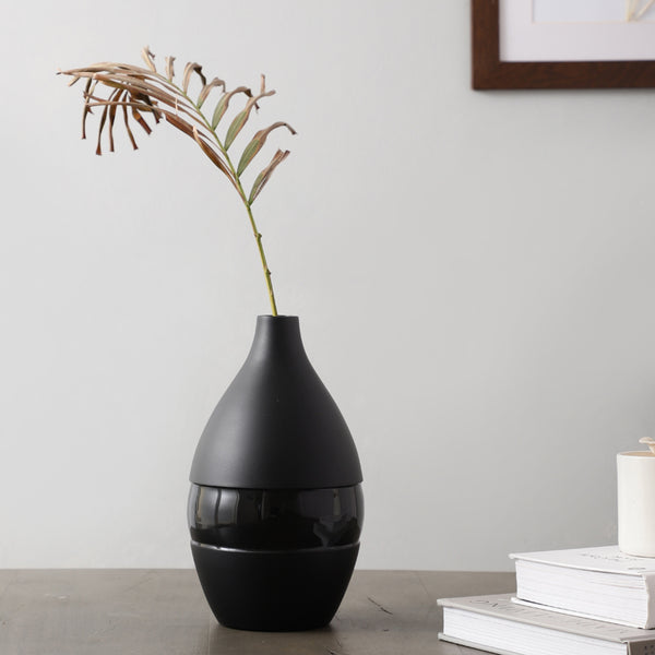 Yato Enamel Vase (Black) - Small