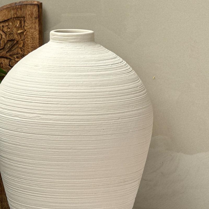 Buy Melogami Ceramic Vase Vase from Vaaree