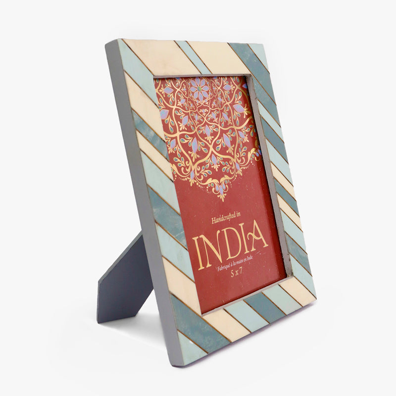 Buy Nuxa Stripe Photo Frame Photo Frames from Vaaree