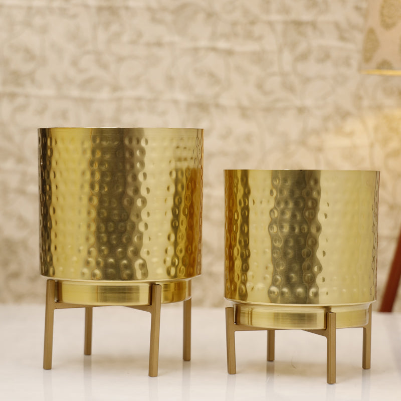 Buy Vida Ember Hammered Planter (Gold) - Set Of Two Pots & Planters from Vaaree