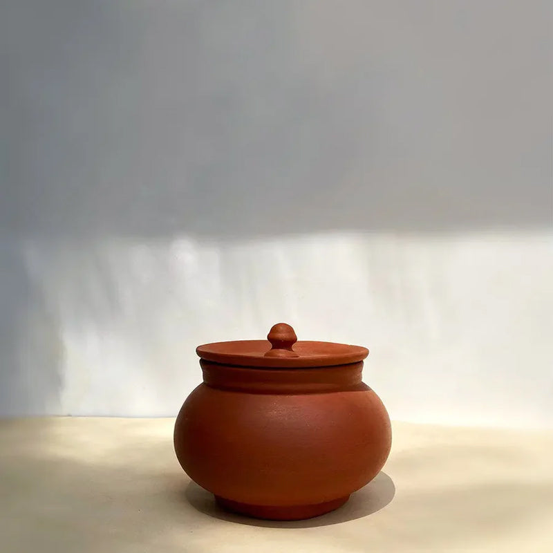 Buy Eisha Mini Handmade Terracotta Handi Handi from Vaaree