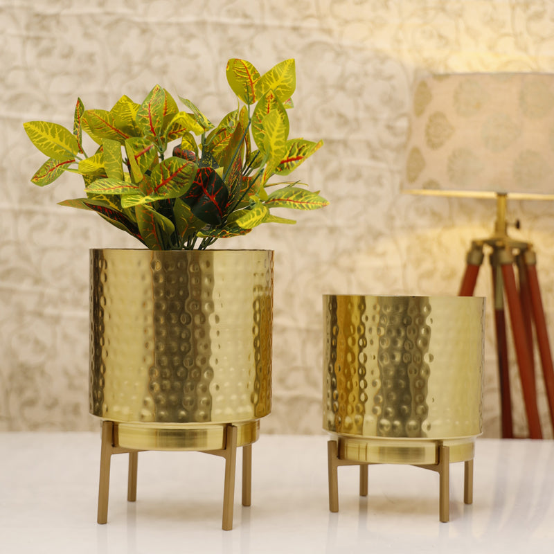 Buy Vida Ember Hammered Planter (Gold) - Set Of Two Pots & Planters from Vaaree