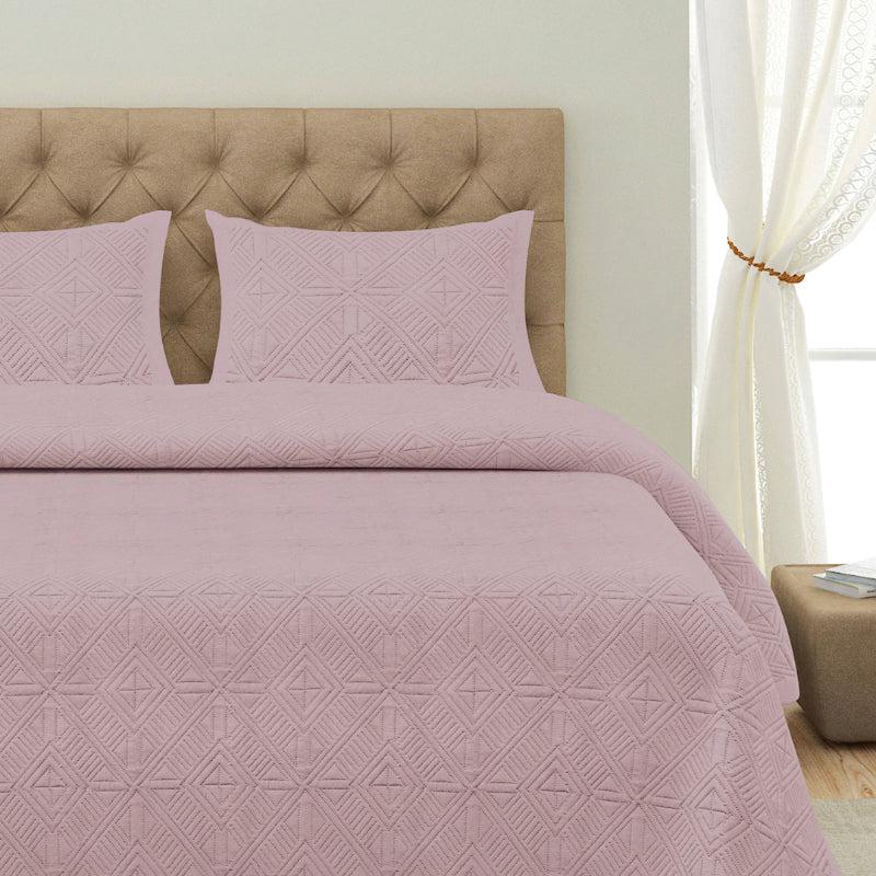 Buy Dvija Quilted Bedcover - Pink Bedcovers from Vaaree