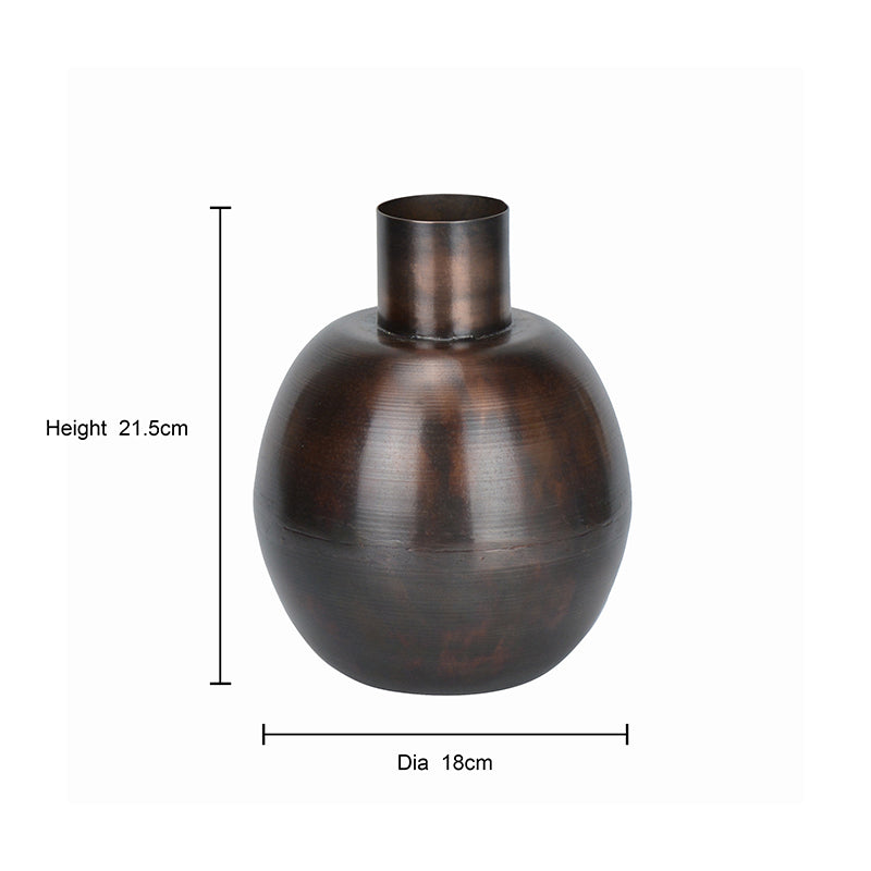 Buy Recco Metal Vase Vase from Vaaree