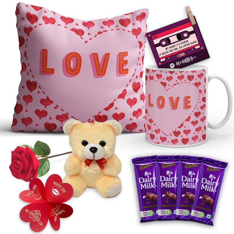 Buy Love Hug Gift Set Gift Box from Vaaree