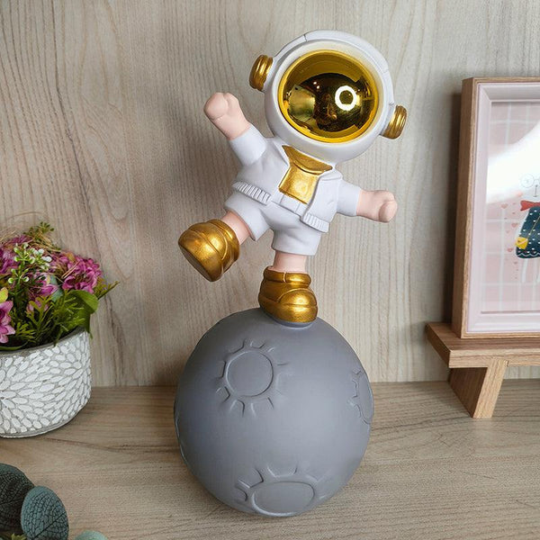 Buy Moon Landing Astronaut Showpieces from Vaaree