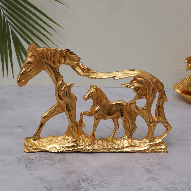 Buy Stallion Holly Showpiece Showpiece from Vaaree