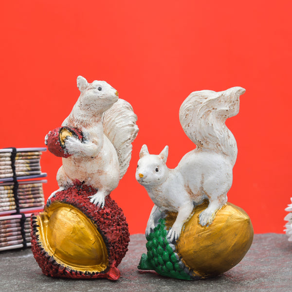 Acorn Steal Squirrel Showpiece - Set Of Two