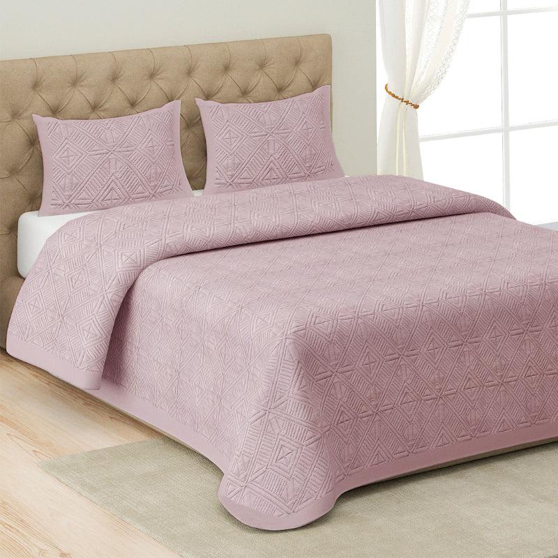 Buy Dvija Quilted Bedcover - Pink Bedcovers from Vaaree