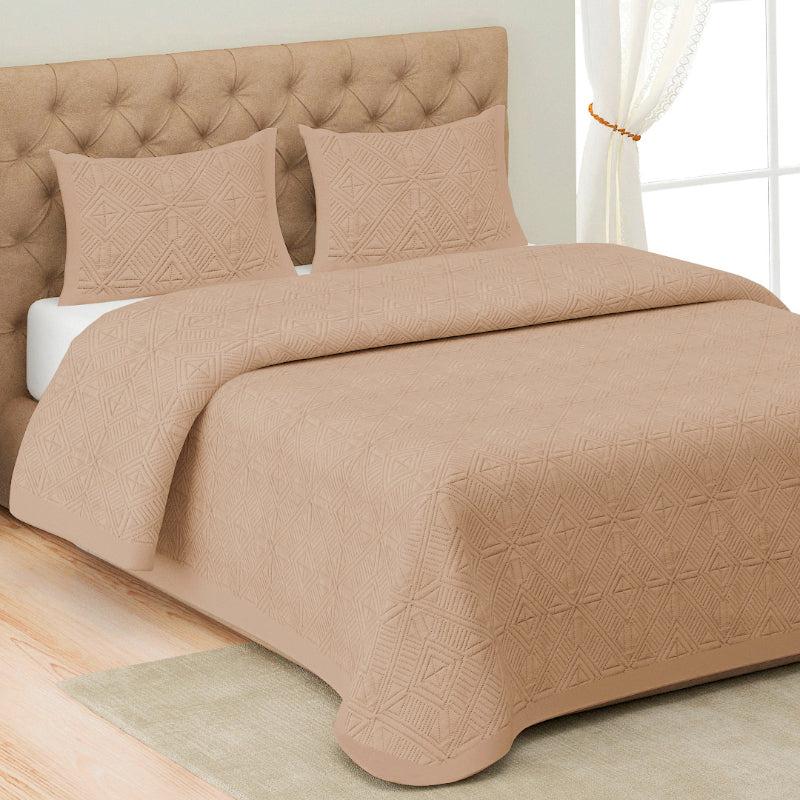 Buy Dvija Quilted Bedcover - Beige Bedcovers from Vaaree