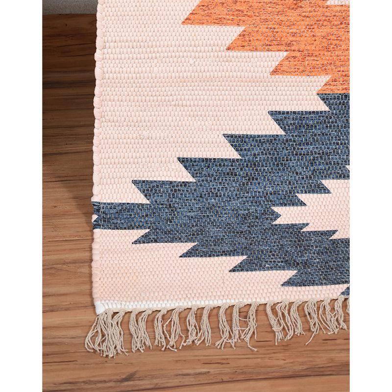 Buy Marvies Geomatric Rug Rugs from Vaaree