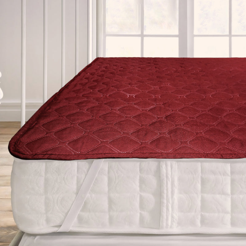 Buy Ivago Mattress Protector - Red Mattress Protector from Vaaree