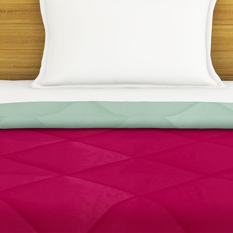 Buy Hiera Reversible Comforter - Red & Green Comforters & AC Quilts from Vaaree