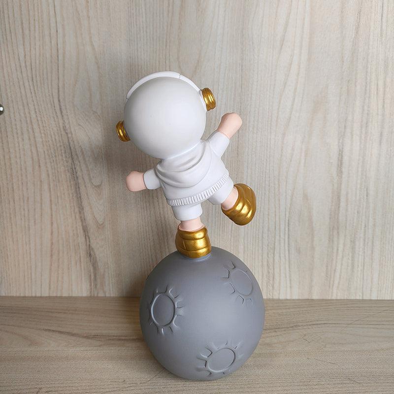 Buy Moon Landing Astronaut Showpieces from Vaaree