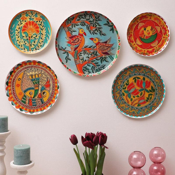 Buy Mural Bageecha Wall Plate - Set Of Five Wall Plates from Vaaree