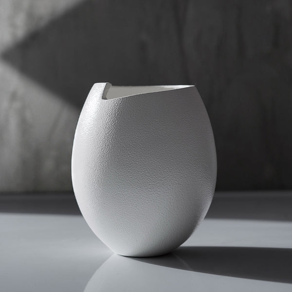 Buy Itaro Ivory Metal Vase Vase from Vaaree