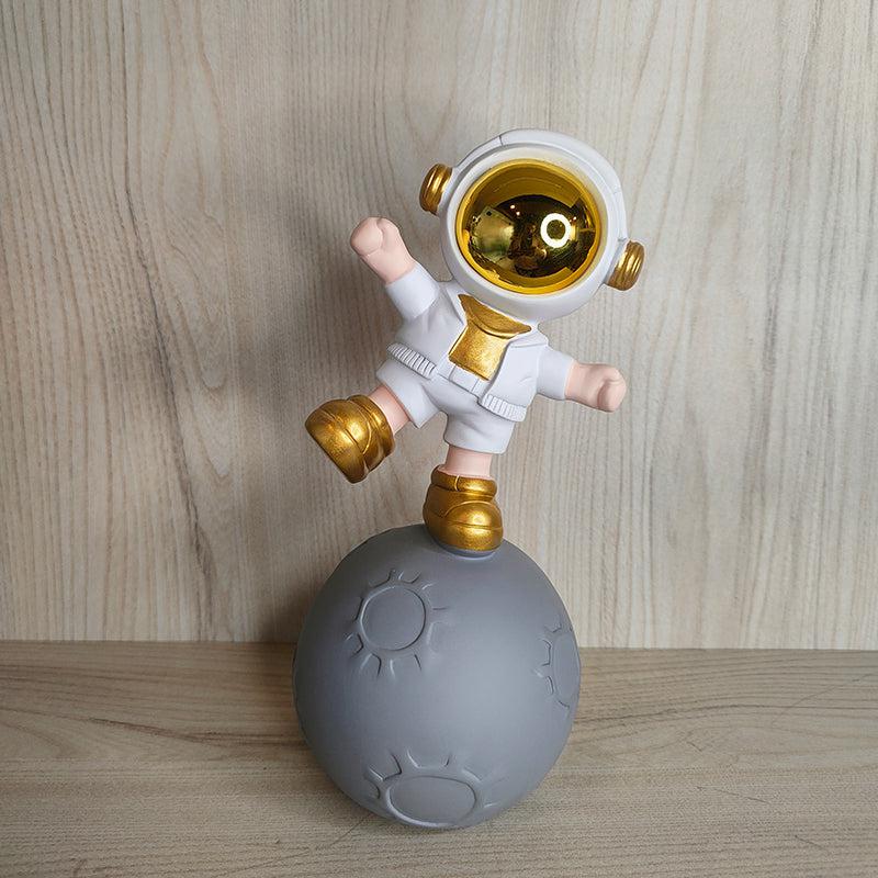 Buy Moon Landing Astronaut Showpieces from Vaaree