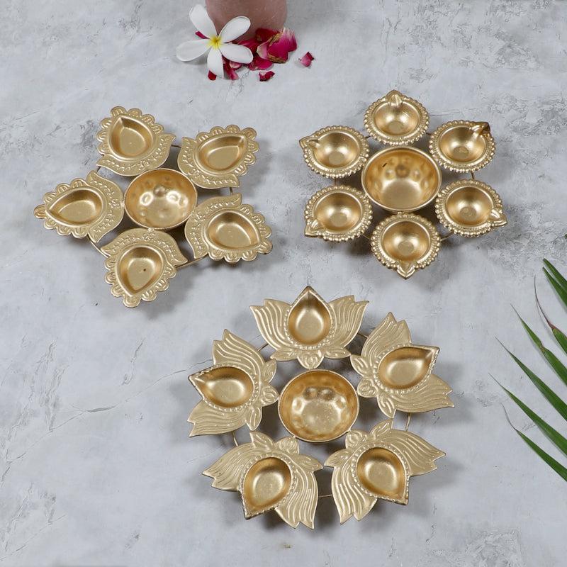 Buy Kamla Urli Diya - Set Of Three Urli from Vaaree