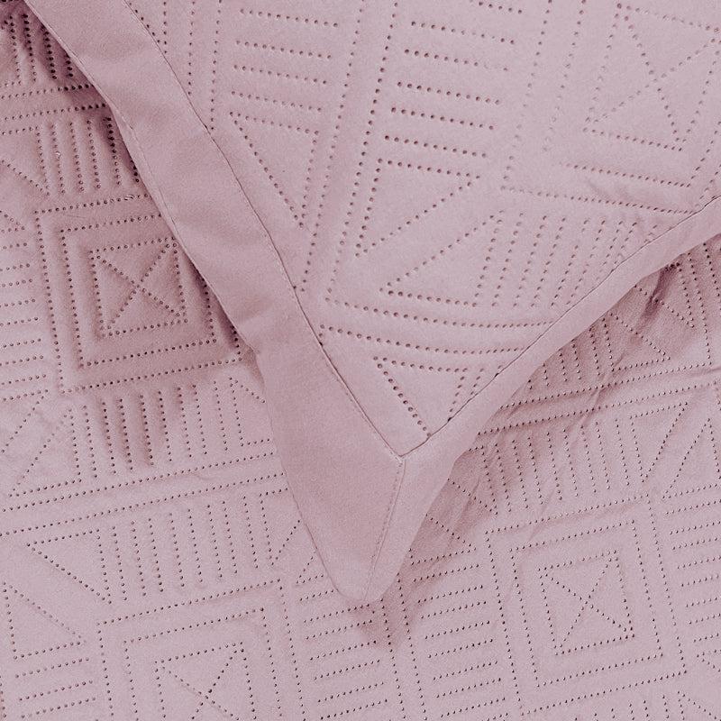 Buy Dvija Quilted Bedcover - Pink Bedcovers from Vaaree