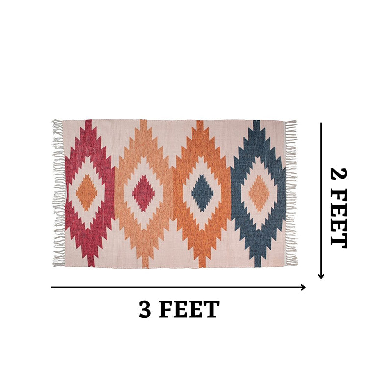 Buy Marvies Geomatric Rug Rugs from Vaaree