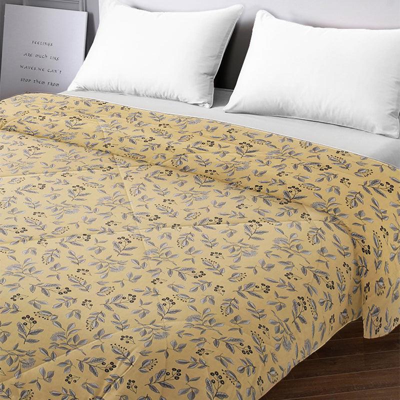 Buy Cruz Floral Comforter Comforters & AC Quilts from Vaaree