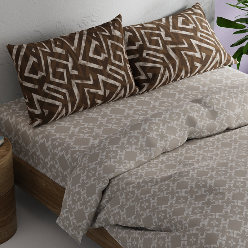 Buy Autry Abstract Bedding Set - Beige & Brown Bedding Set from Vaaree