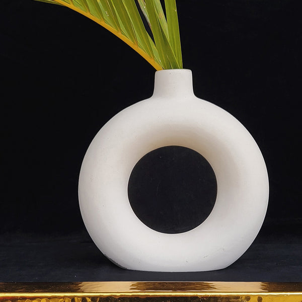 Buy Ainara Donut Vase Vase from Vaaree