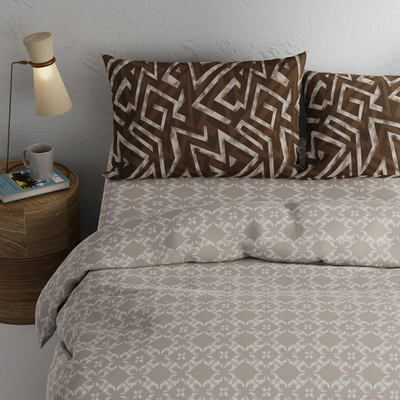 Buy Autry Abstract Bedding Set - Beige & Brown Bedding Set from Vaaree