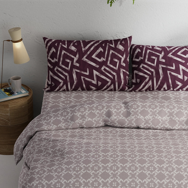 Buy Autry Abstract Bedding Set - Purple & Pink Bedding Set from Vaaree