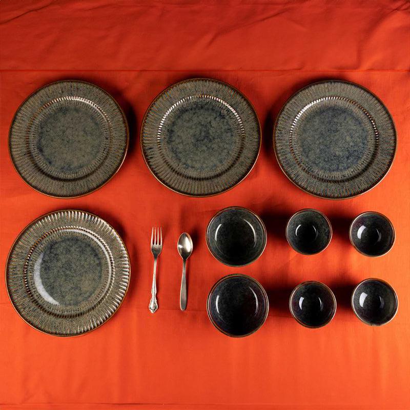 Buy Sragen Handmade Dinner Set - Ten Piece Set Dinner Set from Vaaree