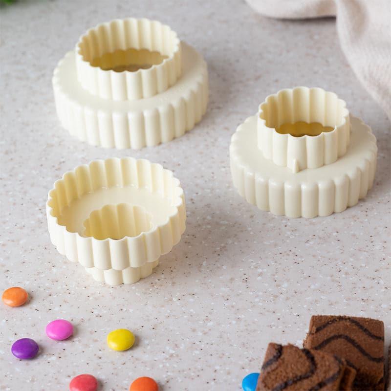 Buy Dough Dip Cookie Cutter (Ivory) - Set Of Six Baking Tool from Vaaree