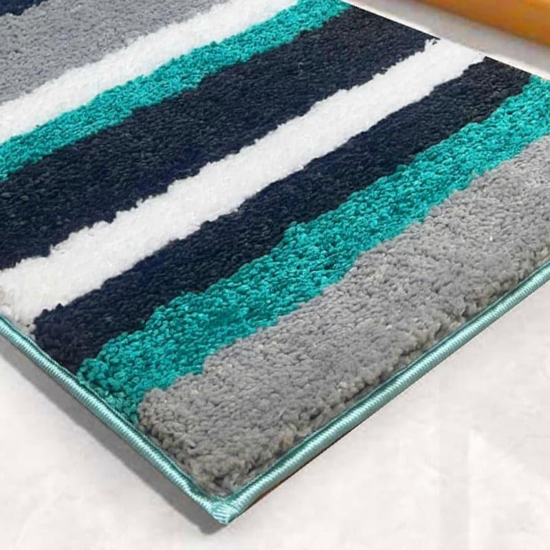 Buy Stripe Step Bathmat Bath Mats from Vaaree